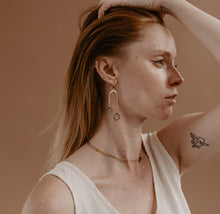 Load image into Gallery viewer, Oo Earrings