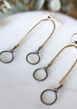 Load image into Gallery viewer, Oo Earrings