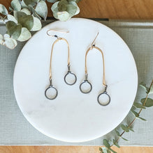 Load image into Gallery viewer, Oo Earrings