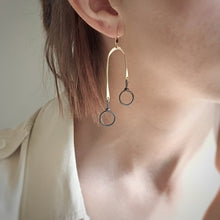 Load image into Gallery viewer, Oo Earrings