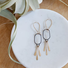 Load image into Gallery viewer, Trillium Earrings